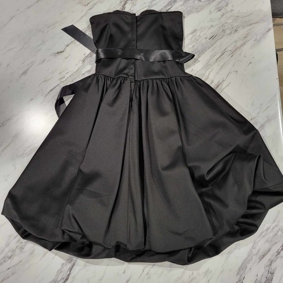 Le chateau black strapless satin pouf dress with ribbon - Picture 2 of 6